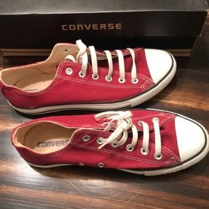 Converses! Barley worn! Great condition